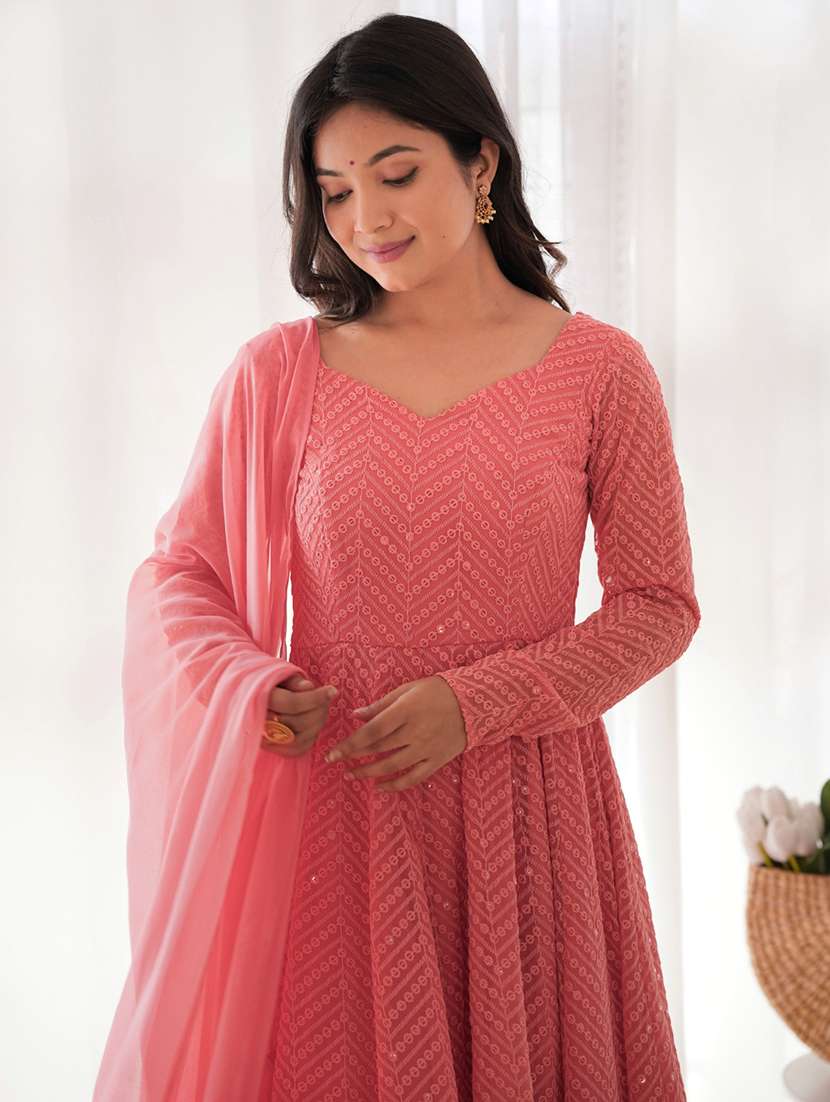 Women Embroidered Long Sleeves Kurta Pant Set With Dupatta - 22595401 -  Standard Image - 1