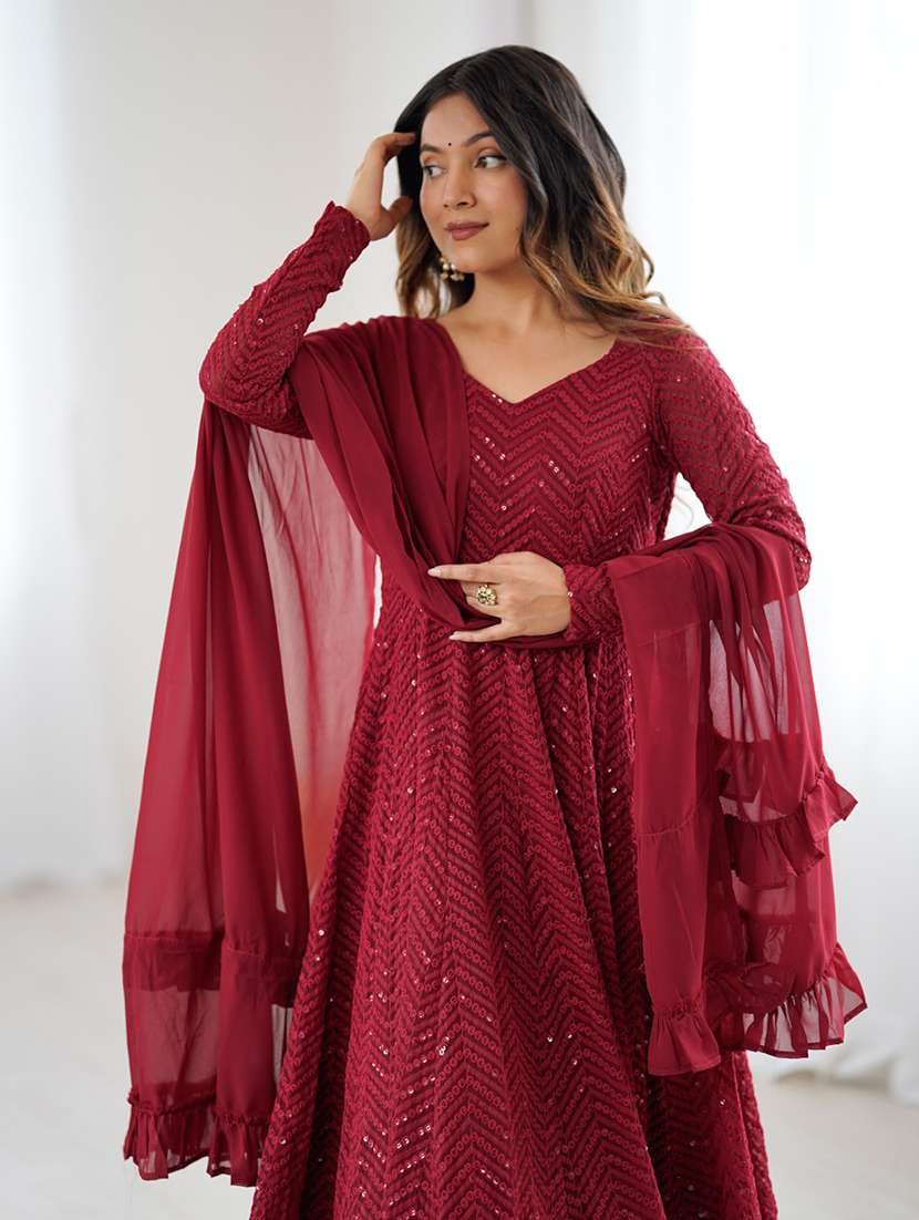 Women Embroidered Long Sleeves Kurta Pant Set With Dupatta - 22595402 -  Standard Image - 1