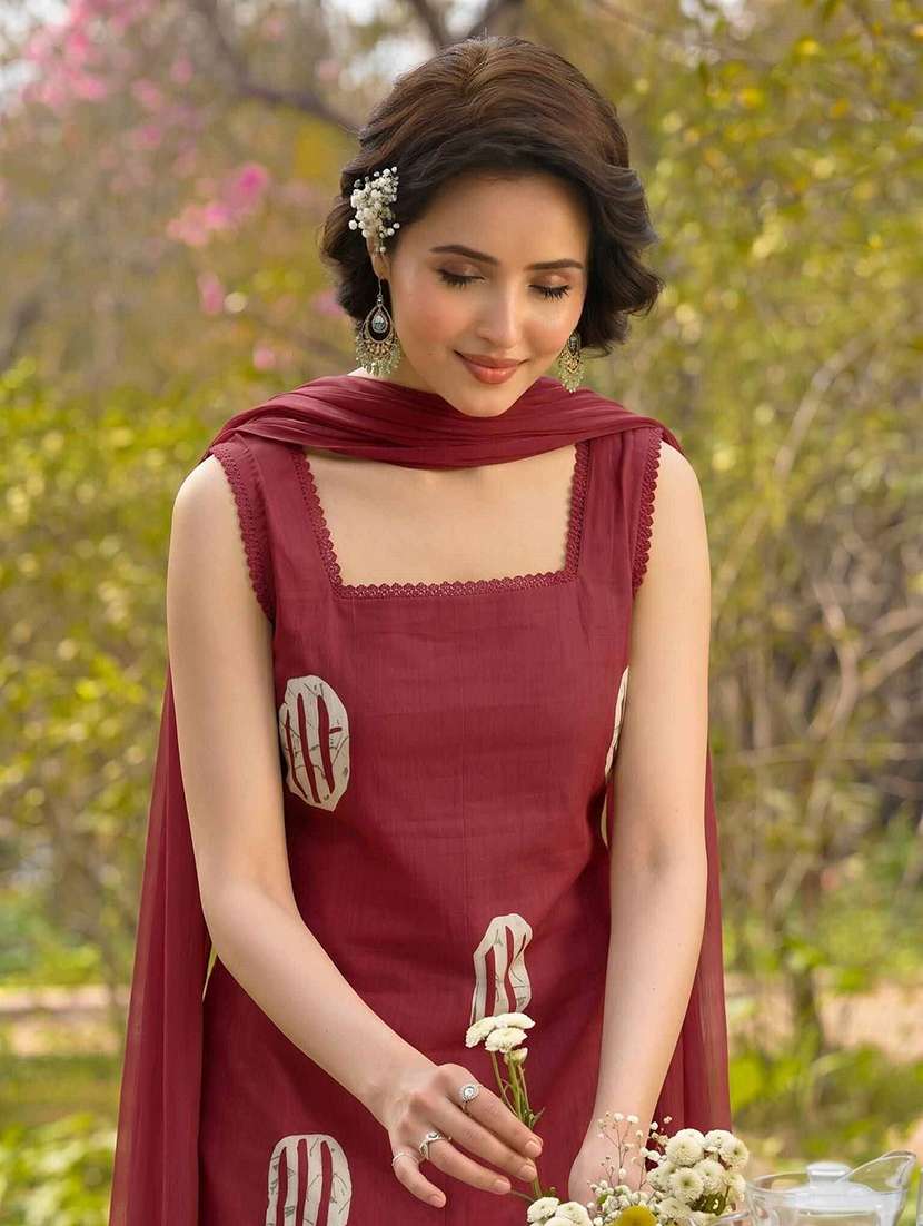 women printed sleeveless kurta pant set with dupatta - 22595926 -  Standard Image - 1