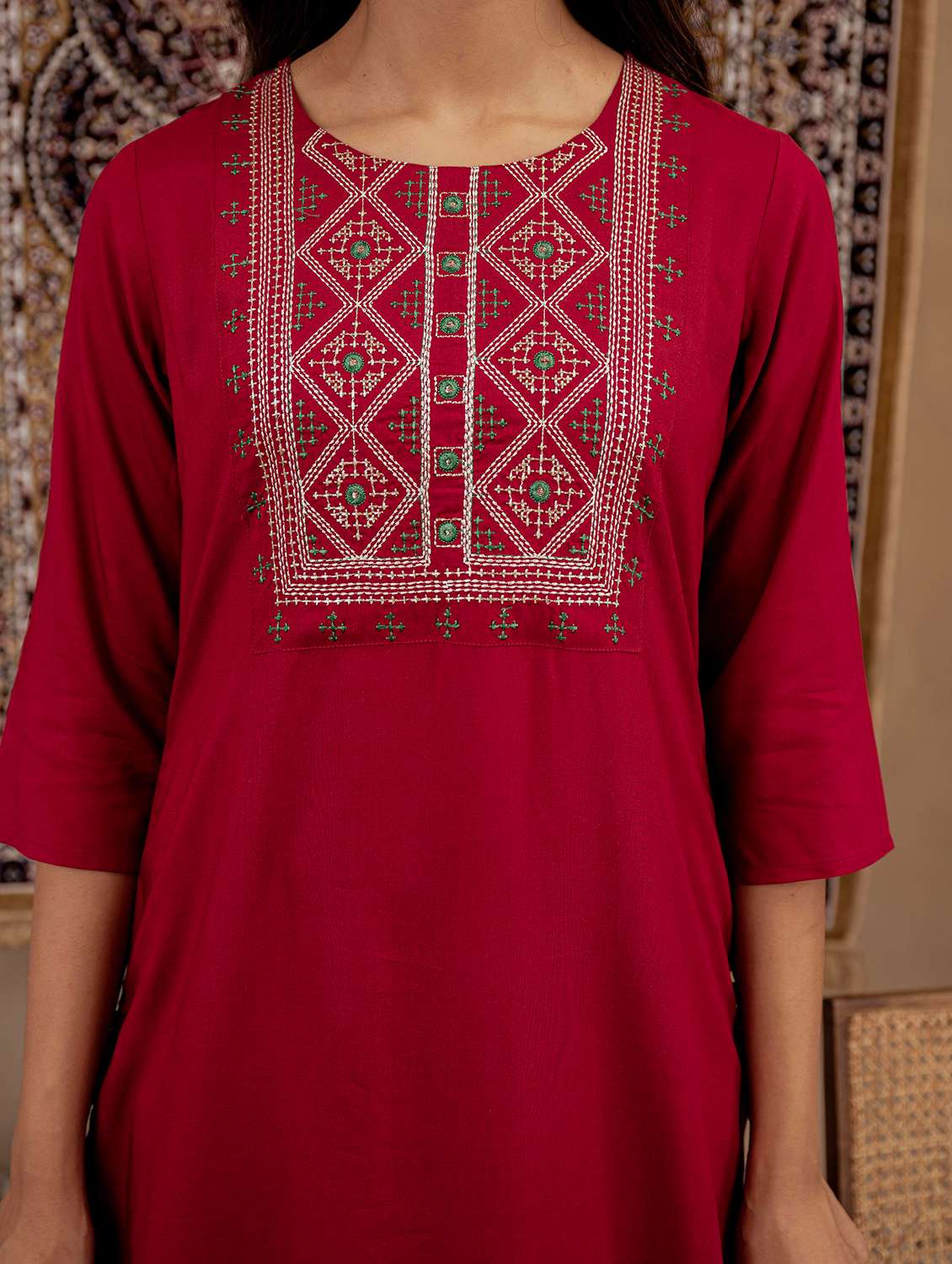 Women Embroidered Three Quarter Sleeves Straight Kurta - 22596013 -  Standard Image - 1