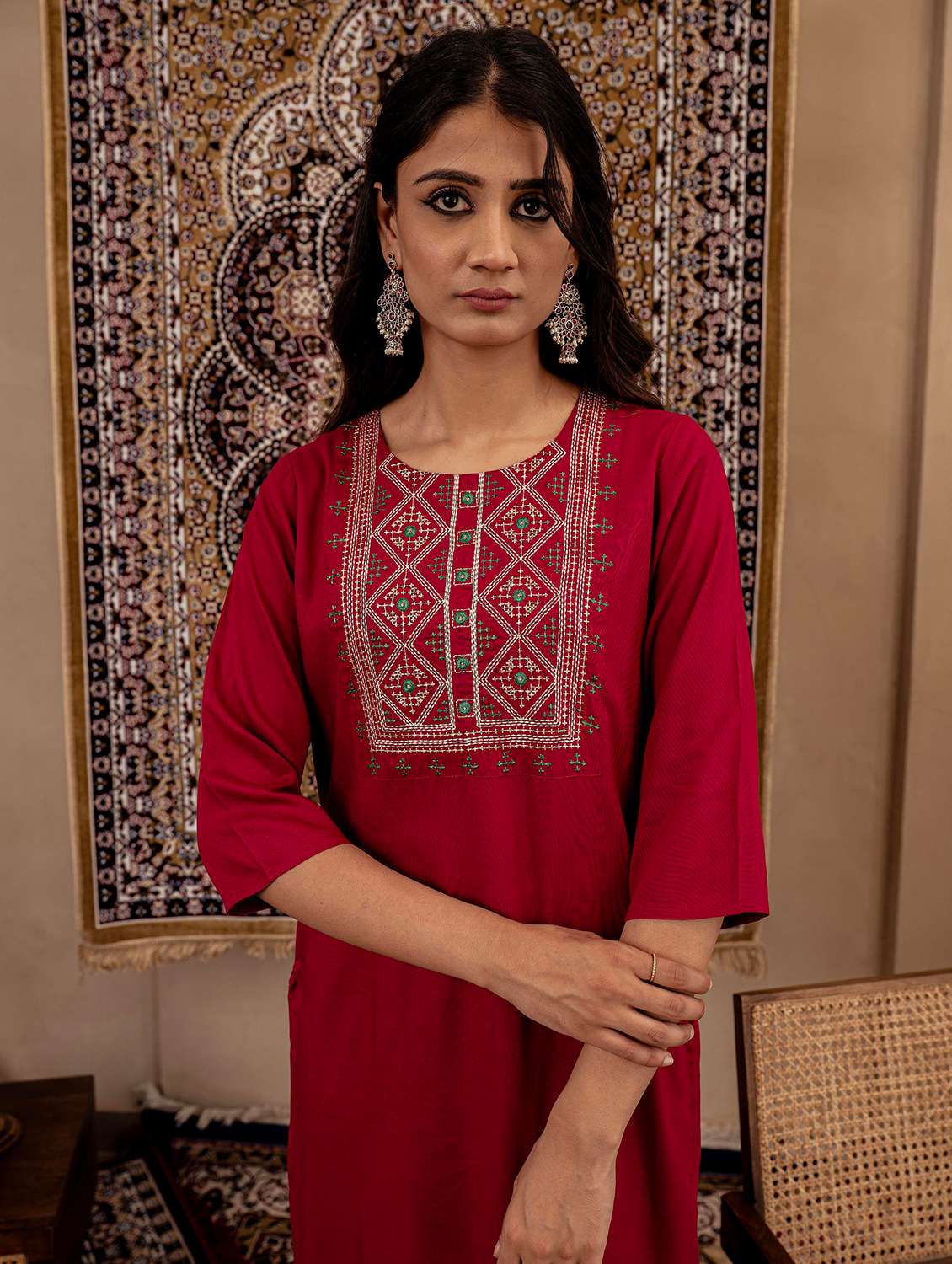 Women Embroidered Three Quarter Sleeves Straight Kurta - 22596013 -  Standard Image - 4