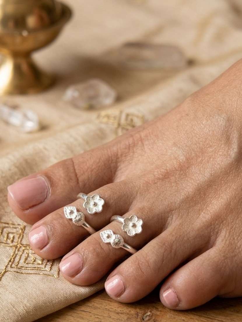 Women Oxidised Adjustable Toe Ring Set - 22596180 -  Standard Image - 1