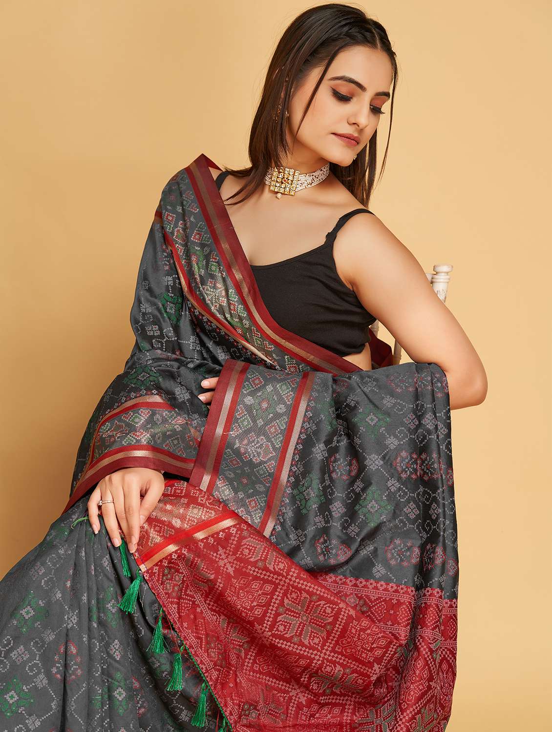 Women Self Design Patola Saree With Blouse - 22596267 -  Standard Image - 1