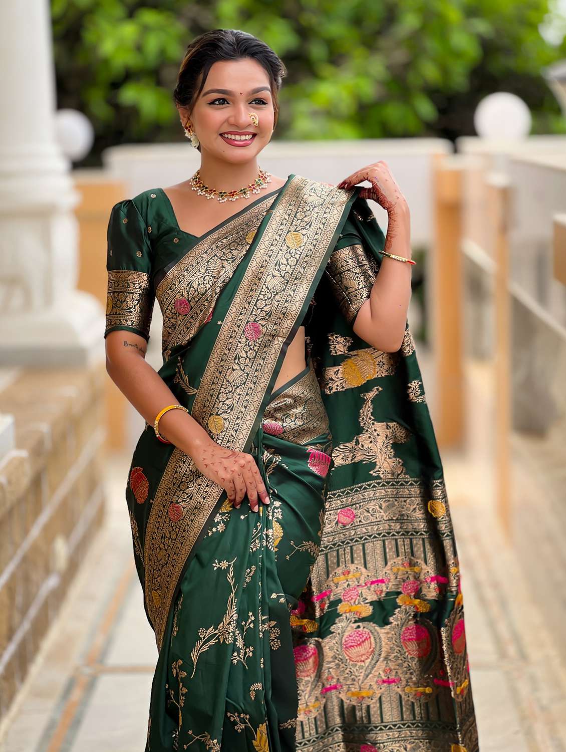 Women Self Design Banarasi Saree With Blouse - 22596306 -  Standard Image - 1