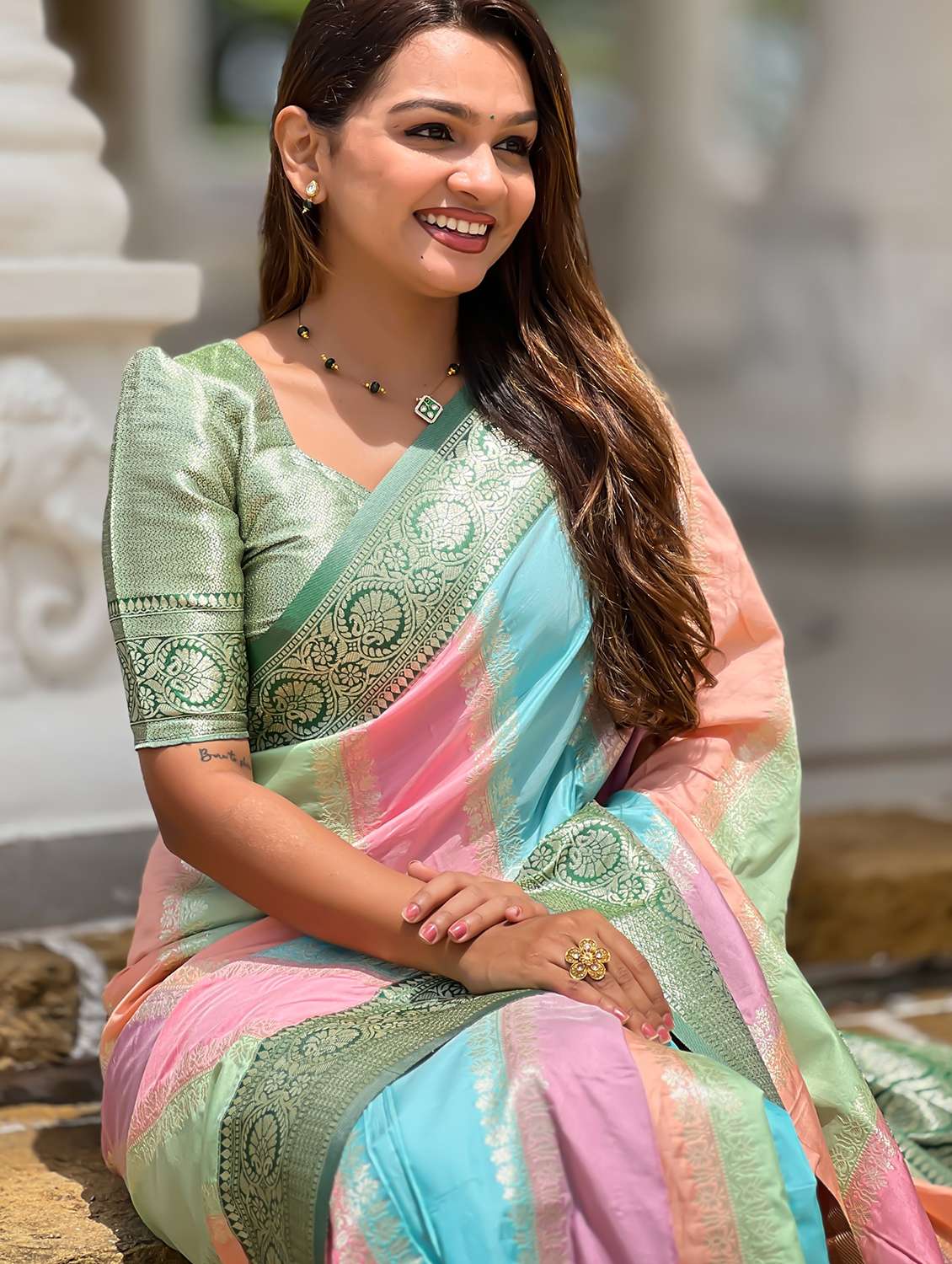 Women Self Design Banarasi Saree With Blouse - 22596383 -  Standard Image - 1