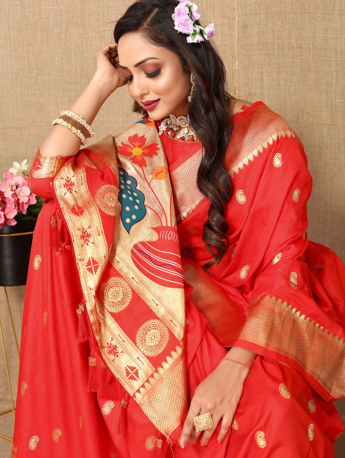 Women Self Design Paithani Saree With Blouse - 22596409 -  Standard Image - 1