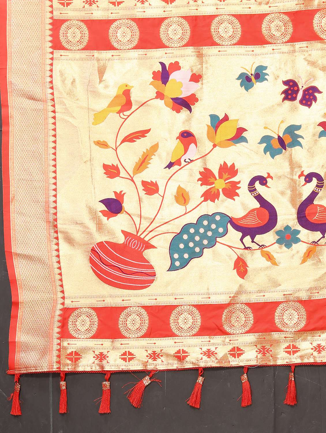 Women Self Design Paithani Saree With Blouse - 22596409 -  Standard Image - 4