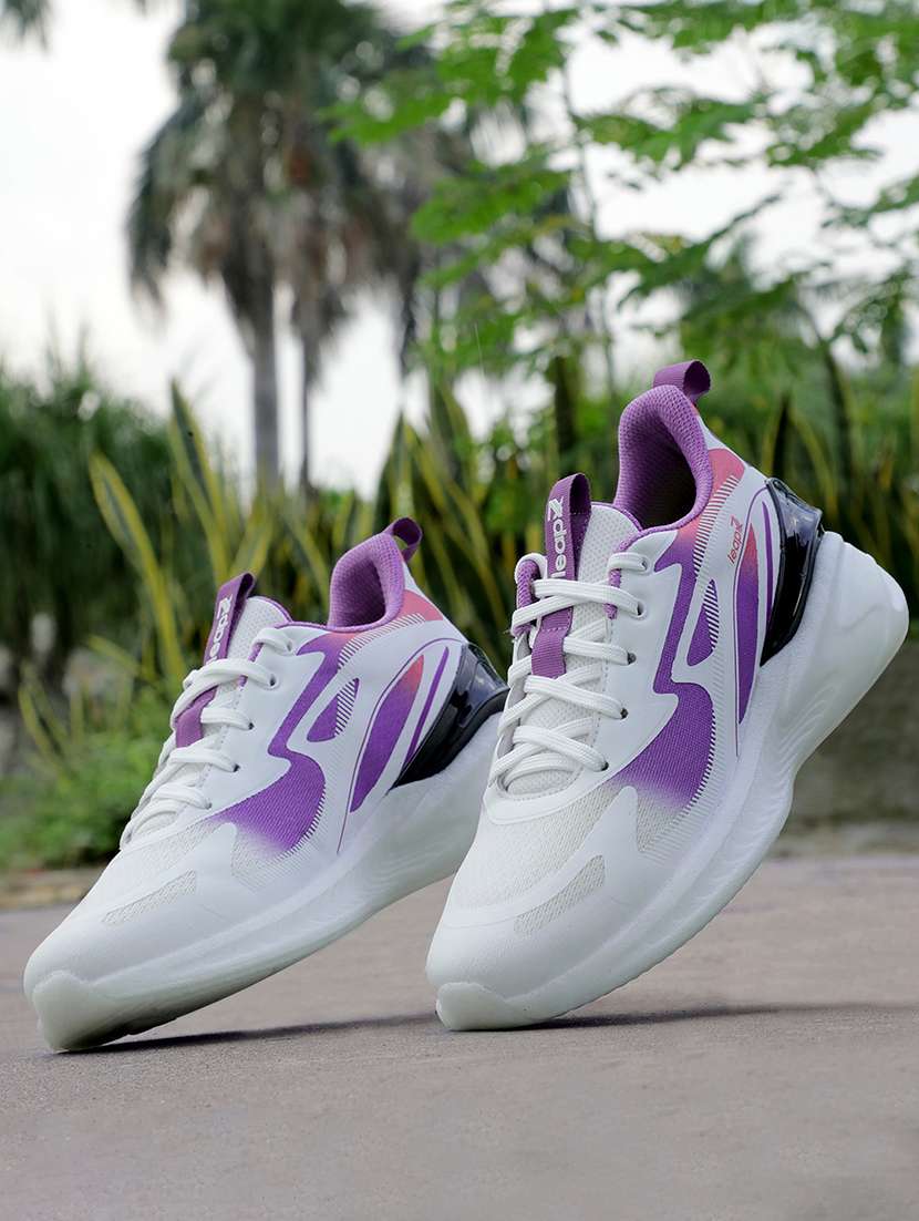 men colourblocked lace up sports shoes