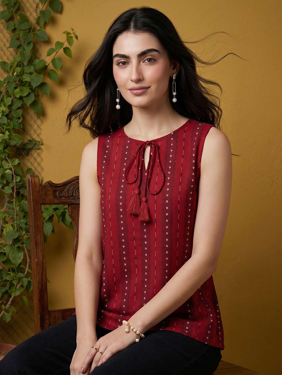 women printed sleeveless regular top