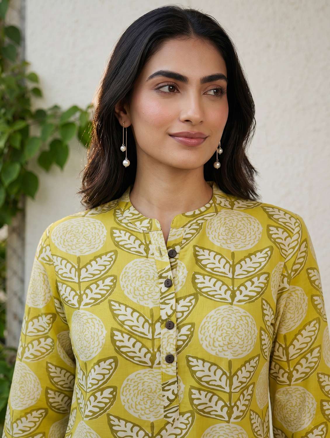 Women Printed Three Quarter Sleeves Straight Kurti - 22597781 -  Standard Image - 1