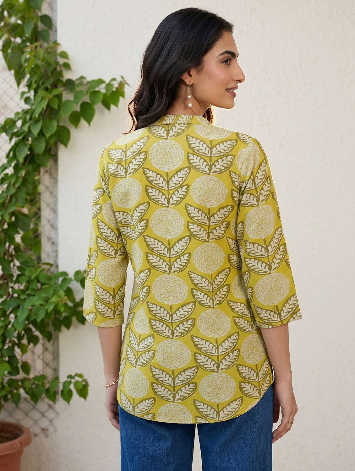 Women Printed Three Quarter Sleeves Straight Kurti - 22597781 -  Standard Image - 4