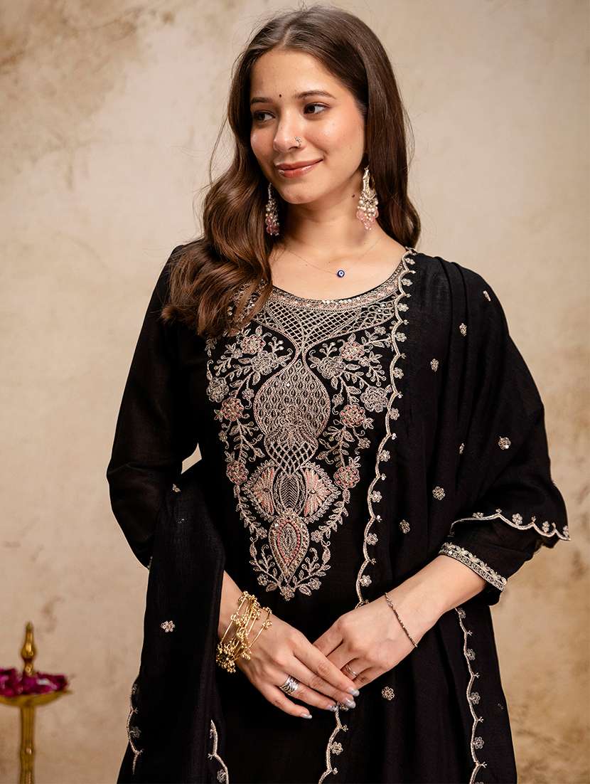 Women Embroidered Three Quarter Sleeves Kurta Pant Set With Dupatta - 22598094 -  Standard Image - 1