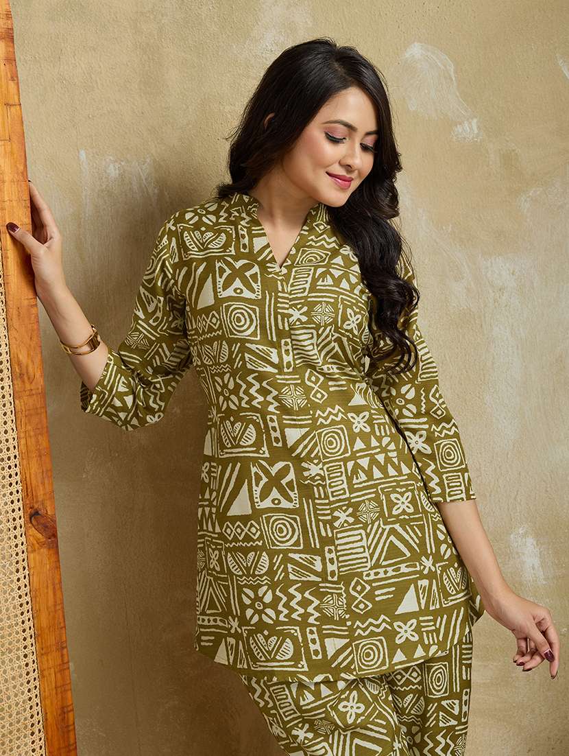 Women Printed Three Quarter Sleeves Ethnic Co-ord Set - 22598153 -  Standard Image - 1