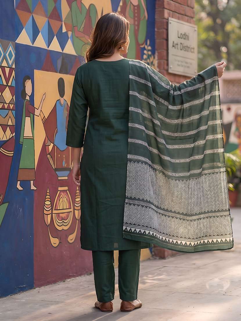 Women Solid Three Quarter Sleeves Kurta Pant Set With Dupatta - 22598363 -  Standard Image - 4