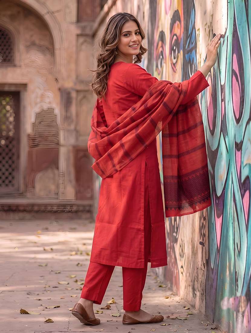Women Solid Three Quarter Sleeves Kurta Pant Set With Dupatta - 22598367 -  Standard Image - 4