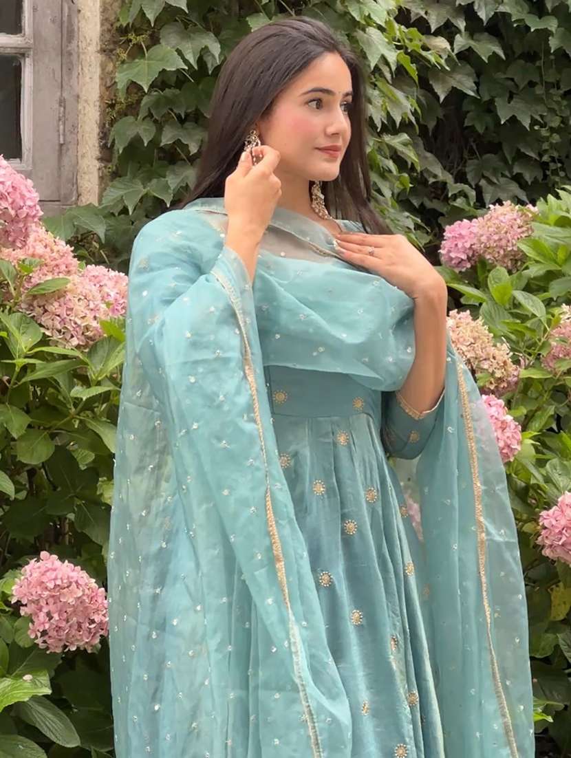 women embroidered long sleeves kurta pant with dupatta set - 22598521 -  Standard Image - 1