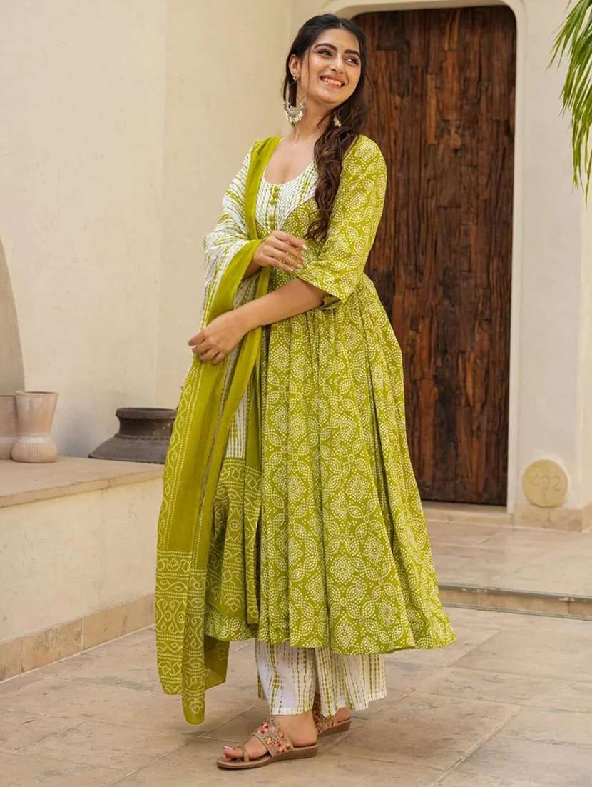 women printed three quarter sleeves kurta palazzo set with dupatta - 22598543 -  Standard Image - 1