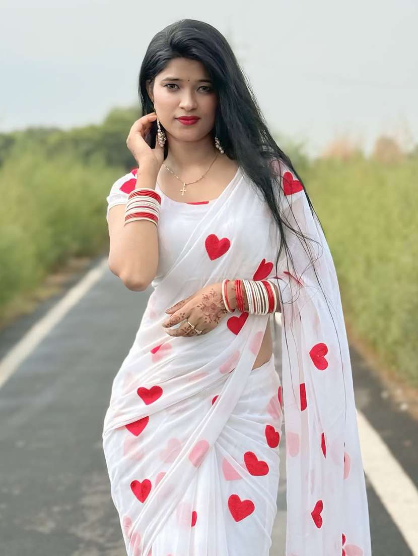 Women Solid With Work Embroidered Saree With Blouse - 22598936 -  Standard Image - 1