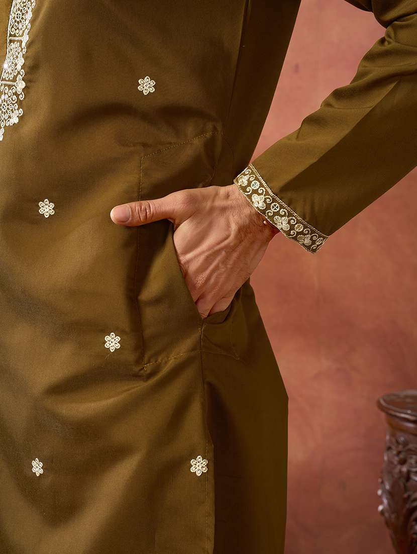 Men Solid With Work Mandarin Neck Long Kurta - 22599068 -  Standard Image - 4