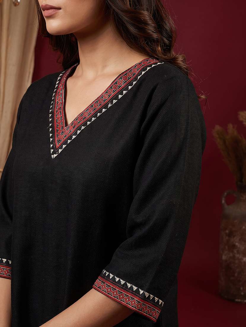 women solid three quarter sleeves straight kurti - 22600569 -  Standard Image - 1