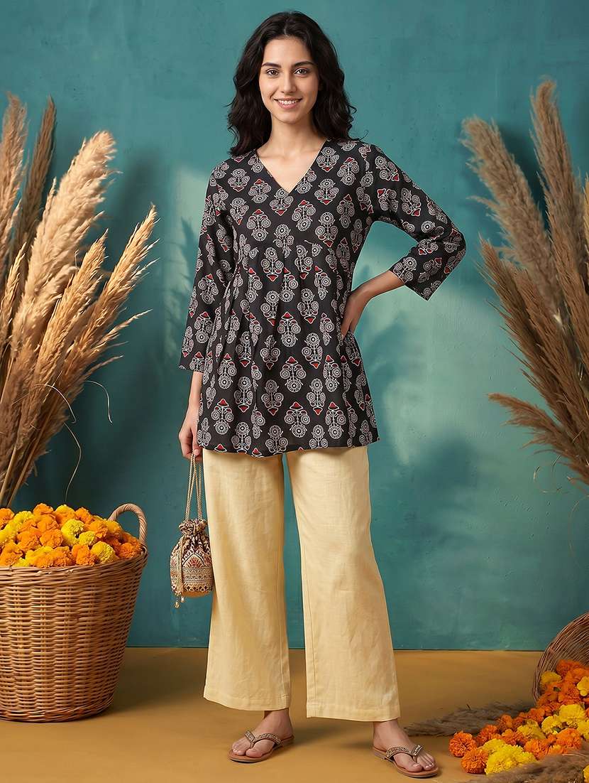 Women Printed Three Quarter Sleeves A-line Kurti - 22600576 -  Standard Image - 4