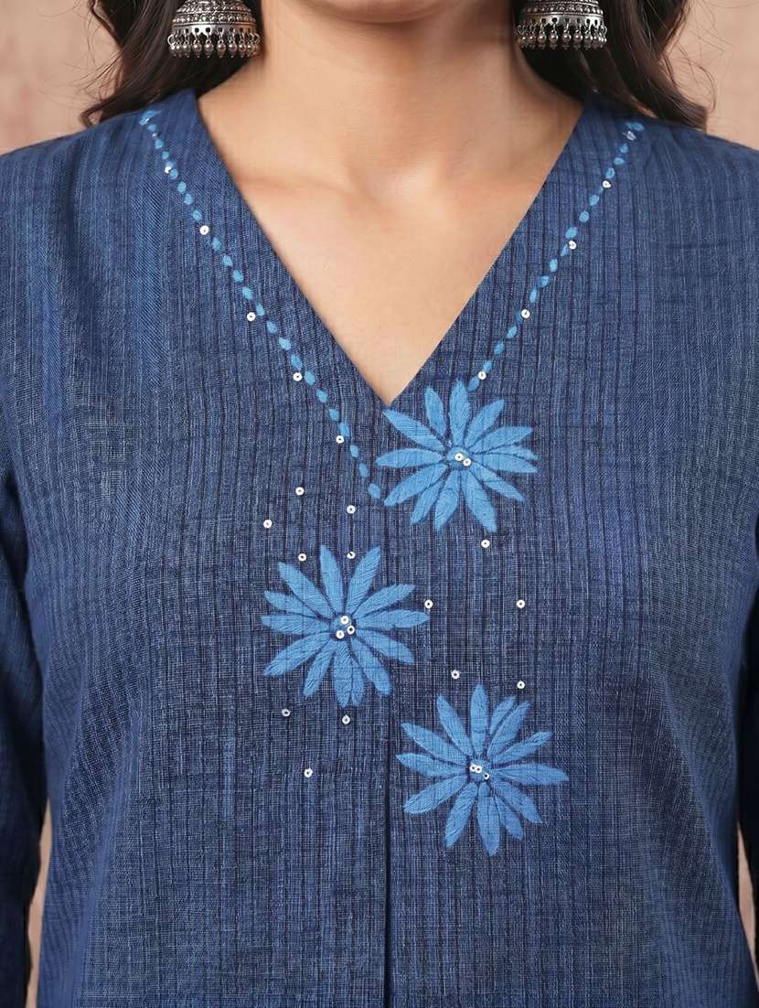 women self design three quarter sleeves straight kurta - 22601129 -  Standard Image - 1