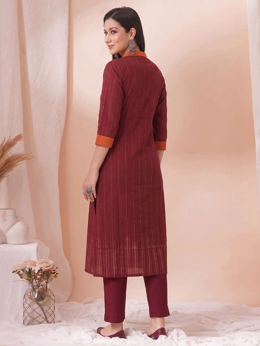 Women Printed Three Quarter Sleeves Straight Kurta - 22601137 -  Standard Image - 4