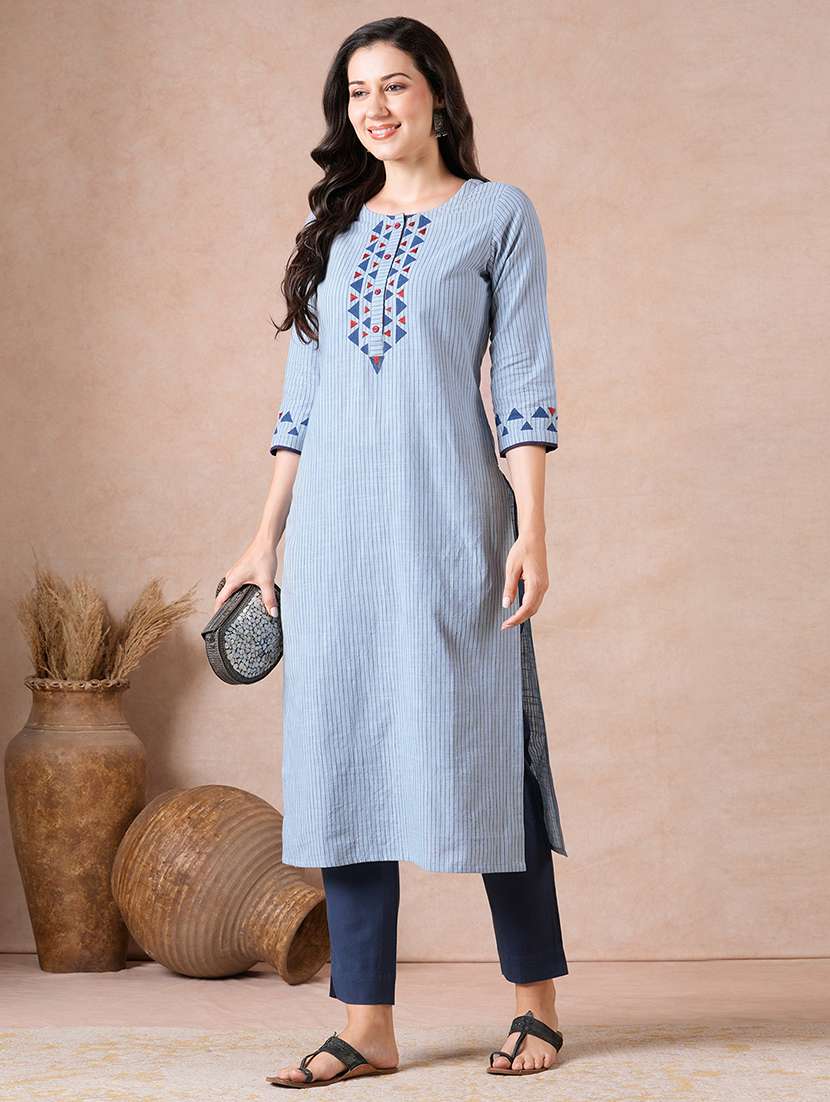 women printed three quarter sleeves straight kurta
