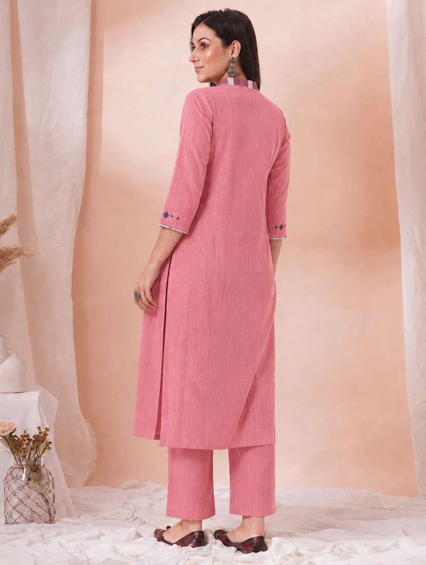 Women Printed Three Quarter Sleeves Straight Kurta - 22601151 -  Standard Image - 4