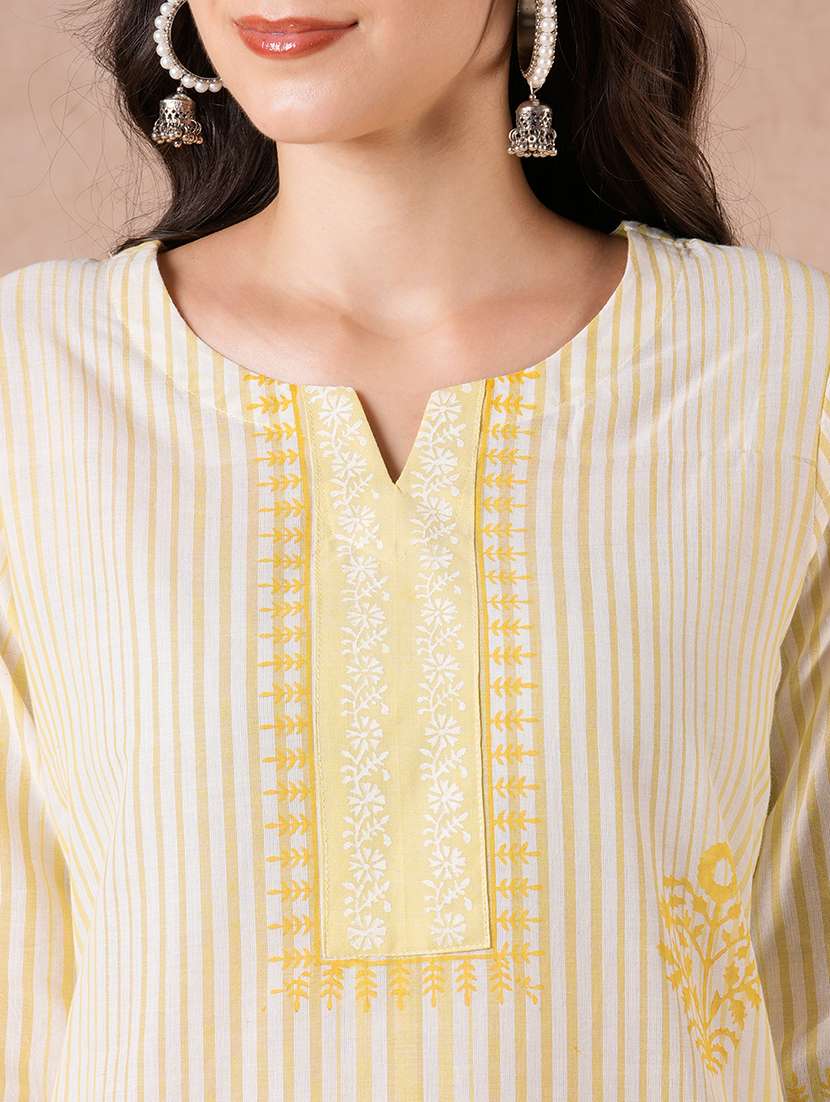 Women Printed Three Quarter Sleeves Kurta Pant Set With Dupatta - 22601155 -  Standard Image - 1