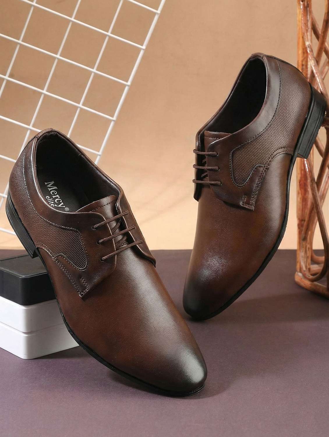 men brown lace-up oxford