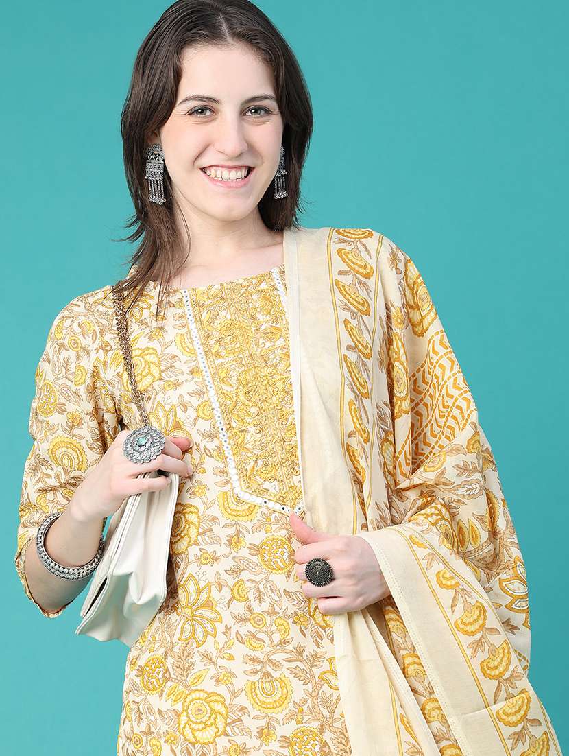 Women Printed Three Quarter Sleeves Kurta Pant Set With Dupatta - 22602978 -  Standard Image - 1
