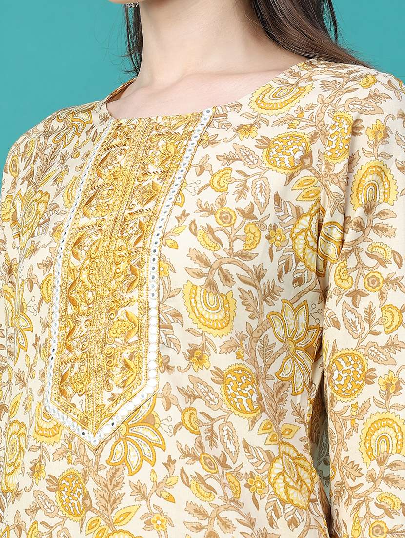 Women Printed Three Quarter Sleeves Kurta Pant Set With Dupatta - 22602978 -  Standard Image - 4