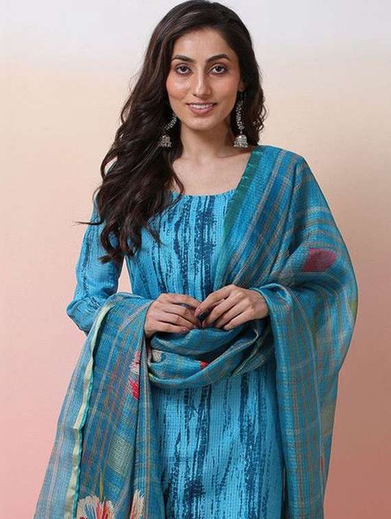 Women Printed Three Quarter Sleeves Kurta Pant Set With Dupatta - 22603076 -  Standard Image - 1