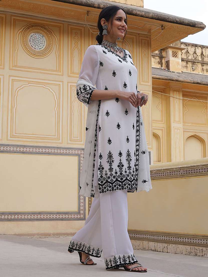 women embroidered three quarter sleeves kurta pant set with dupatta - 22603464 -  Standard Image - 4