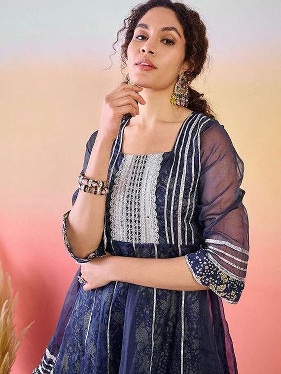 Women Printed Three Quarter Sleeves Kurta Sharara Set With Dupatta - 22603500 -  Standard Image - 1