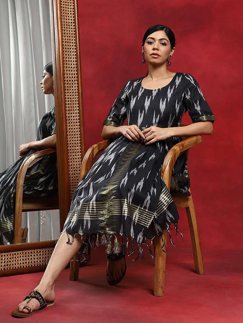 women printed short sleeves fit and flare dress - 22603753 -  Standard Image - 4