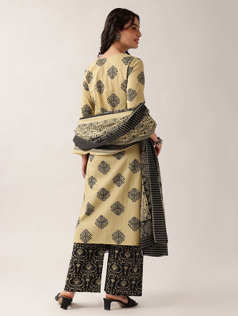 women printed three quarter sleeves kurta pant set with dupatta - 22604057 -  Standard Image - 4