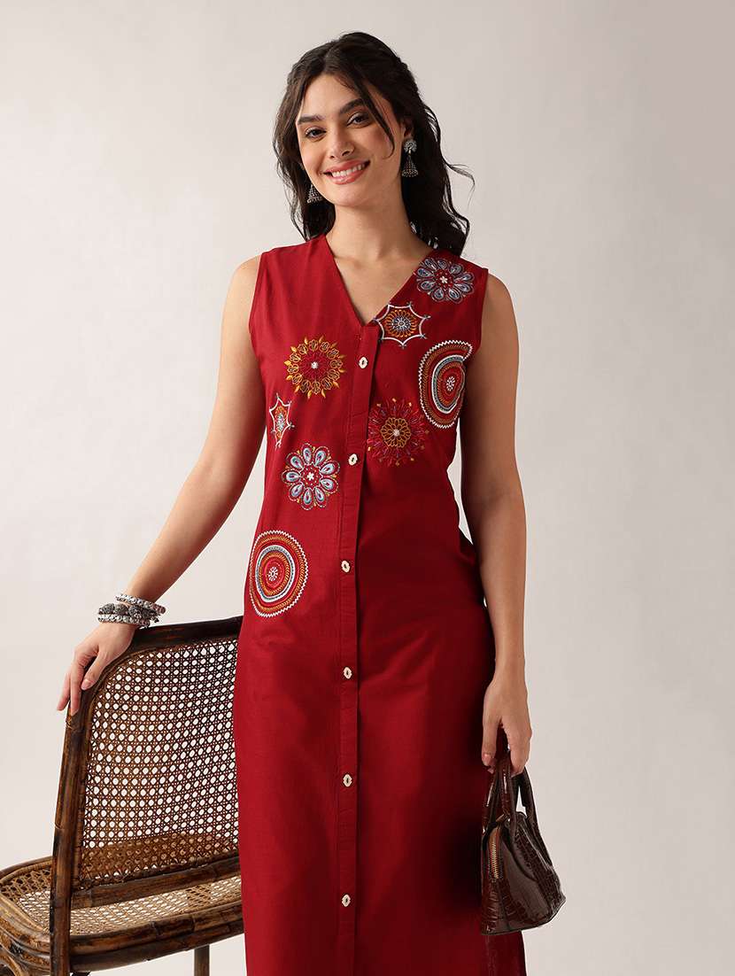 Women Embroidered Sleeveless Kurta Pant Set - 22604063 -  Standard Image - 1