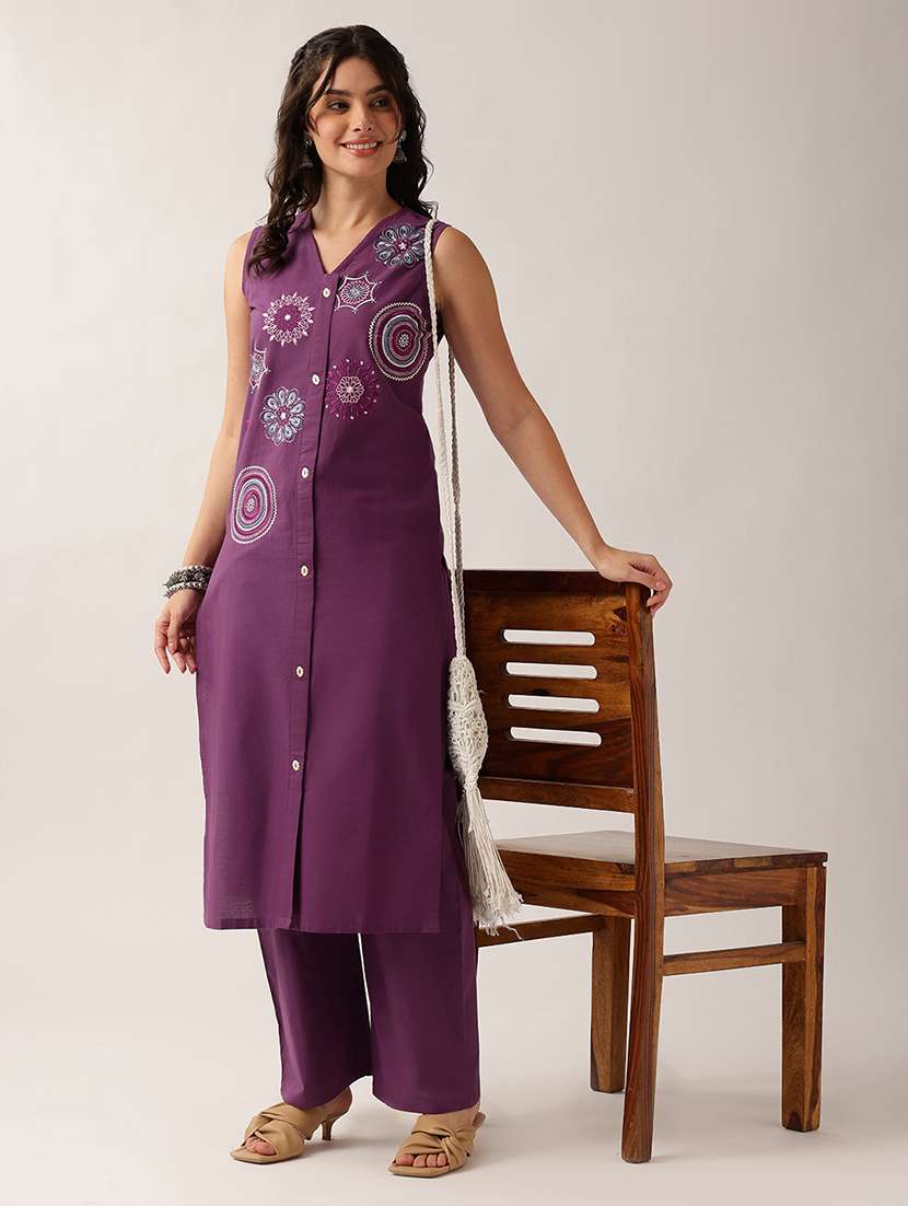 women embroidered sleeveless kurta pant set