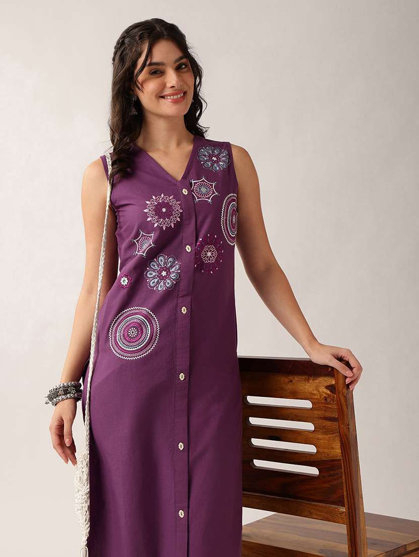 Women Embroidered Sleeveless Kurta Pant Set - 22604064 -  Standard Image - 1