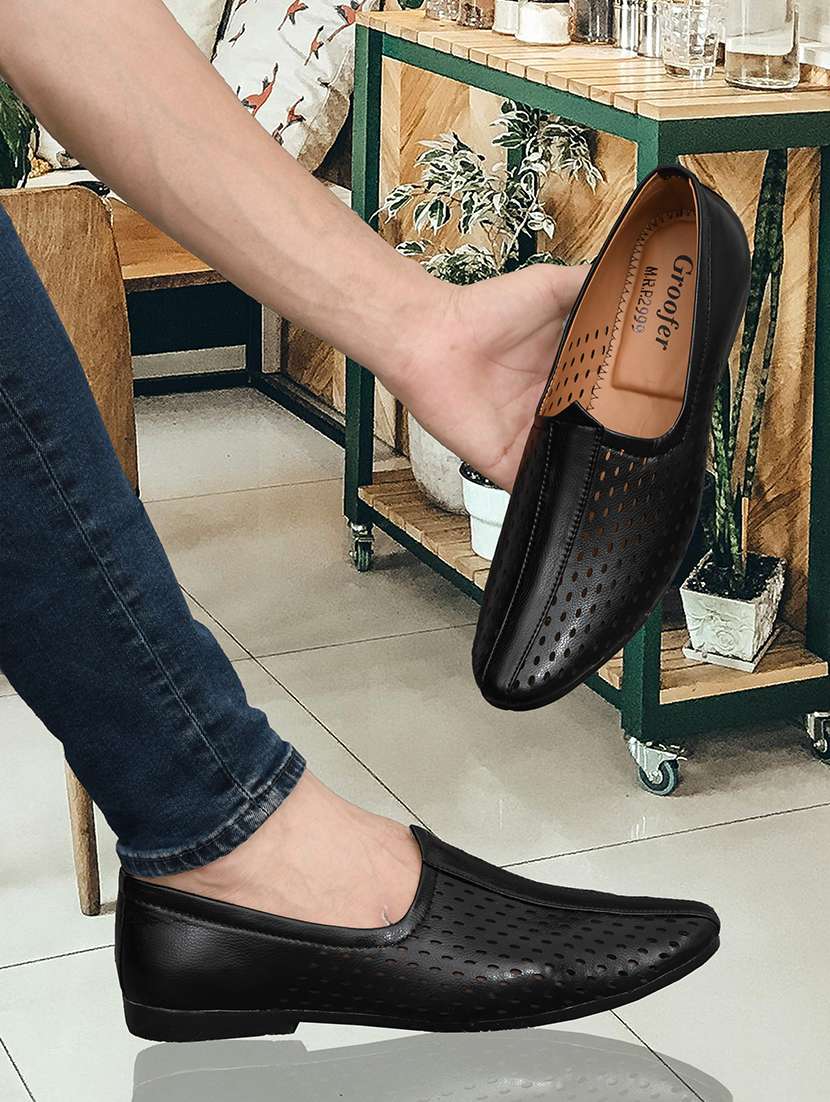 men cutwork slip on jutti - 22604301 -  Standard Image - 4