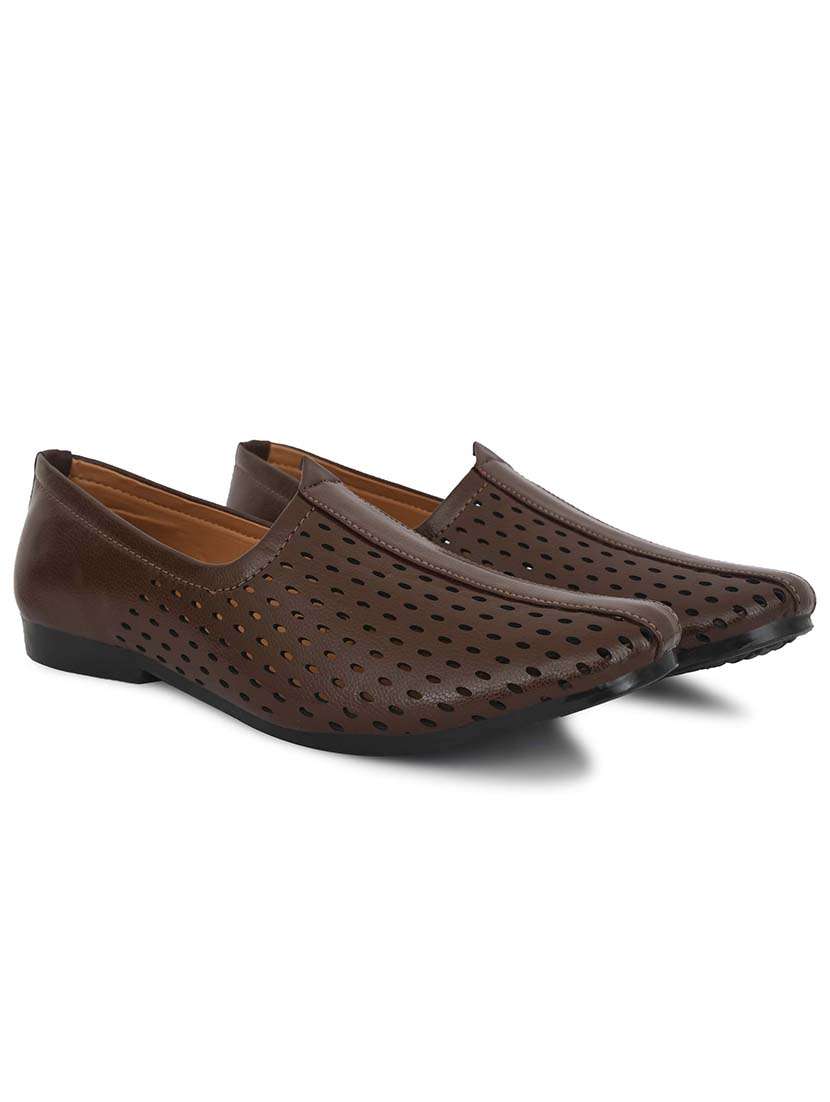 men cutwork slip on jutti - 22604302 -  Standard Image - 1