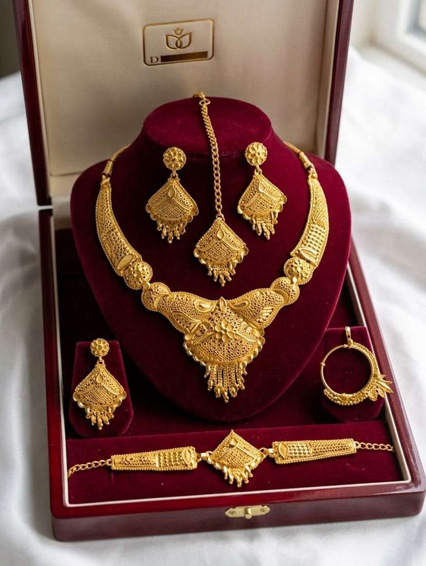 women gold plated brass necklace earring  maang tikka set - 22604782 -  Standard Image - 4