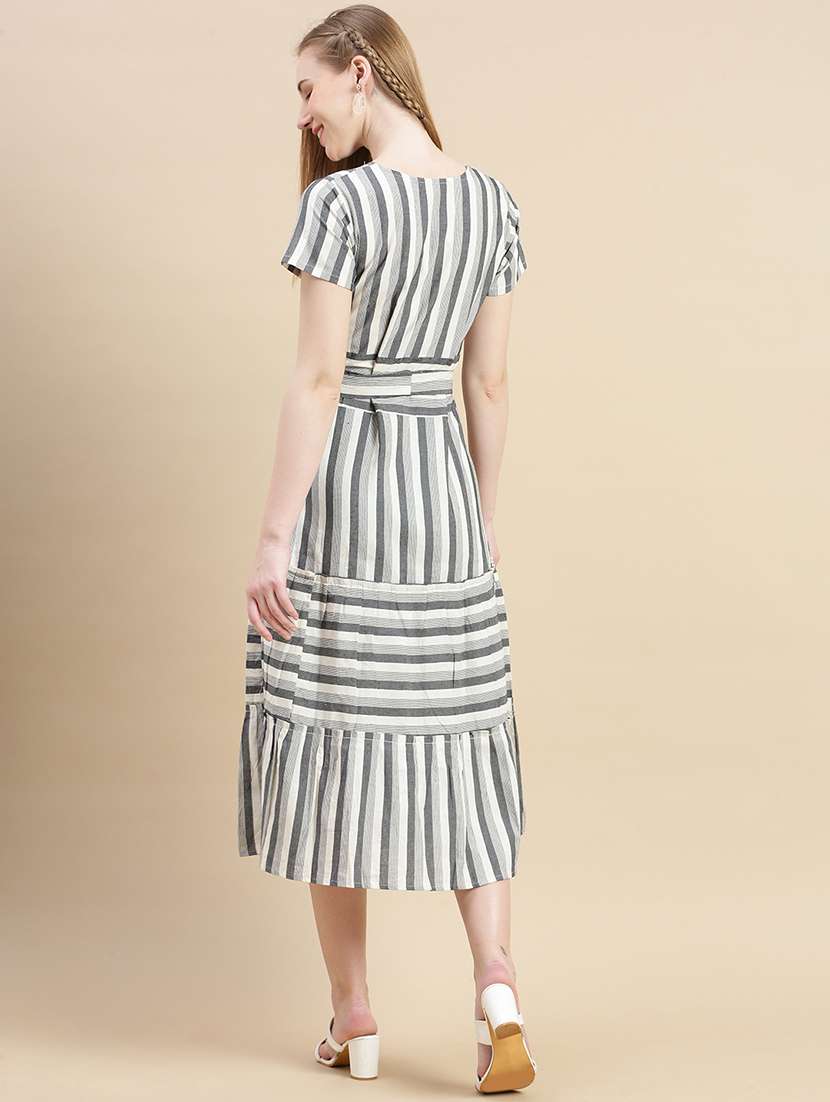 Women Printed Short Sleeves Tiered Dress - 22604890 -  Standard Image - 4