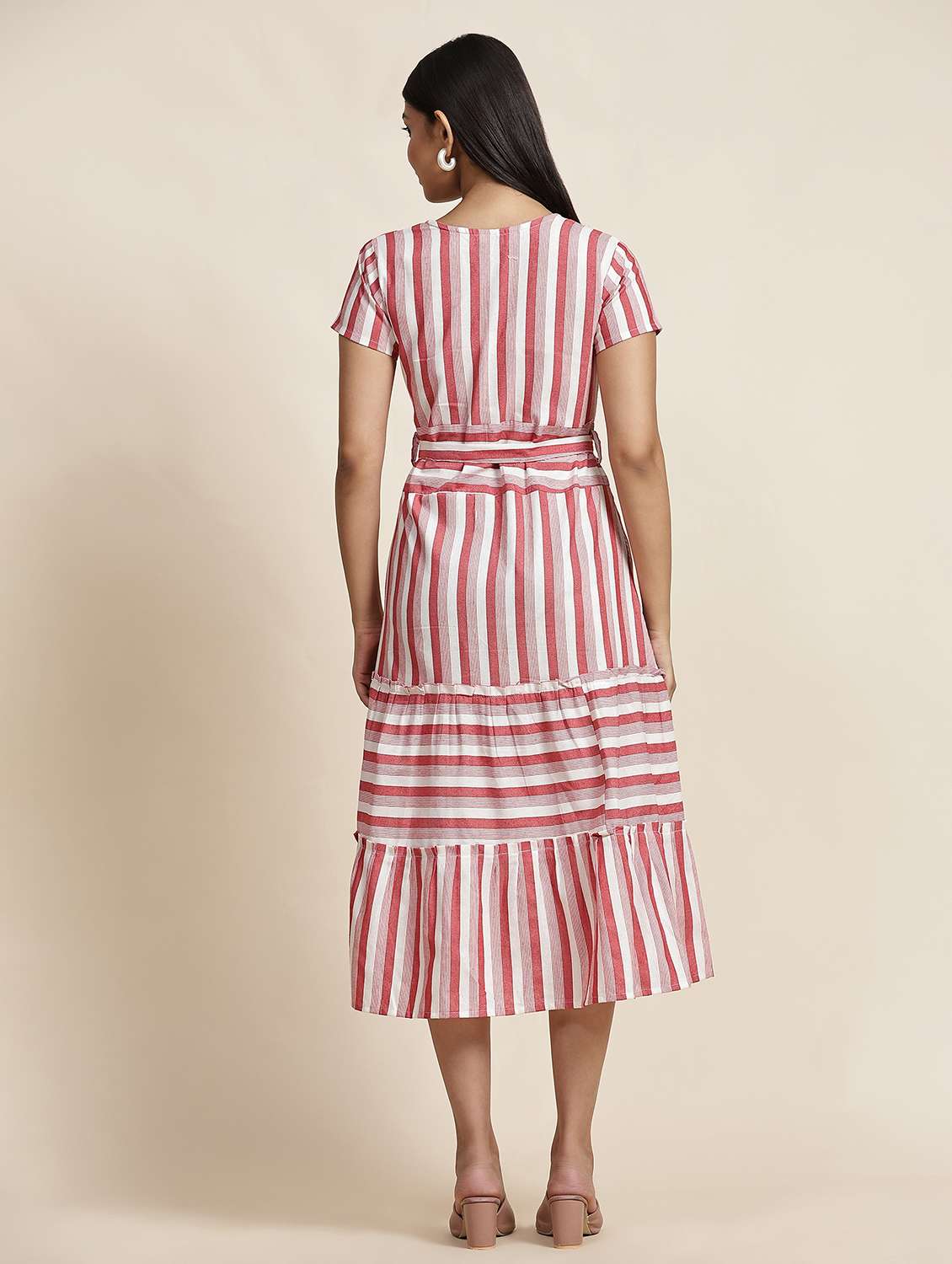 women printed short sleeves tiered dress - 22604897 -  Standard Image - 4