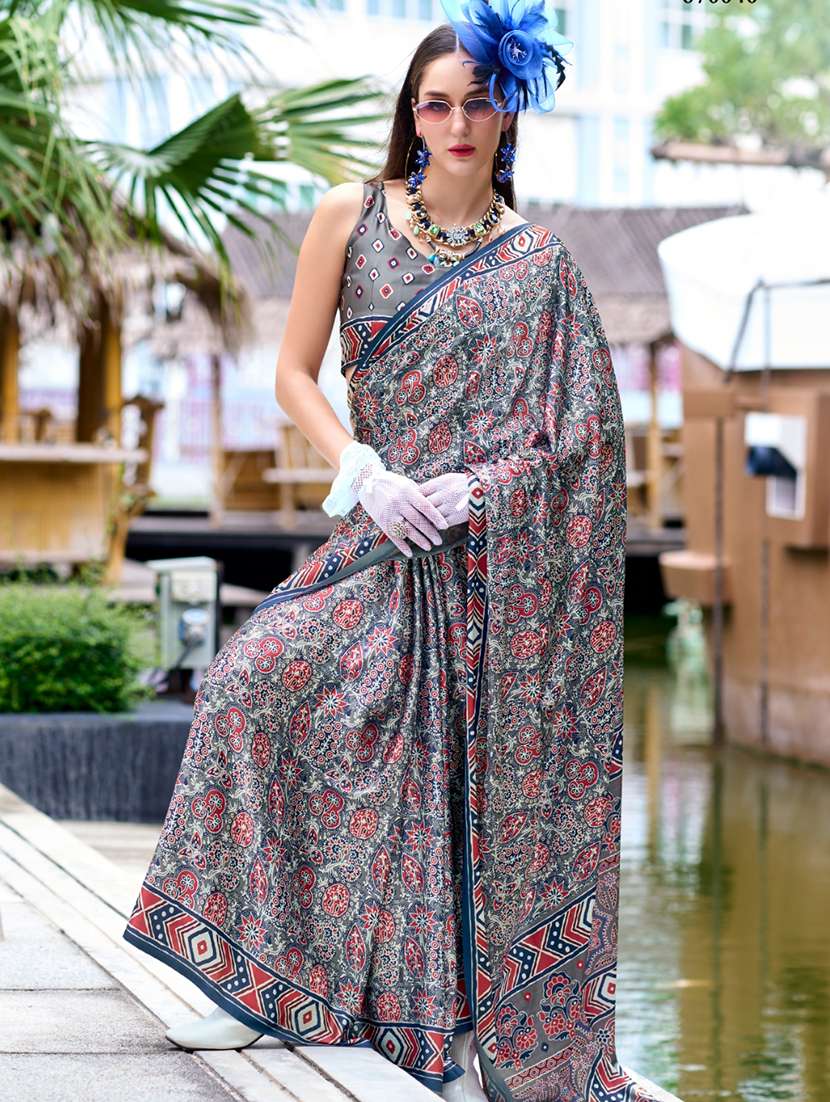 women printed casual wear saree with blouse