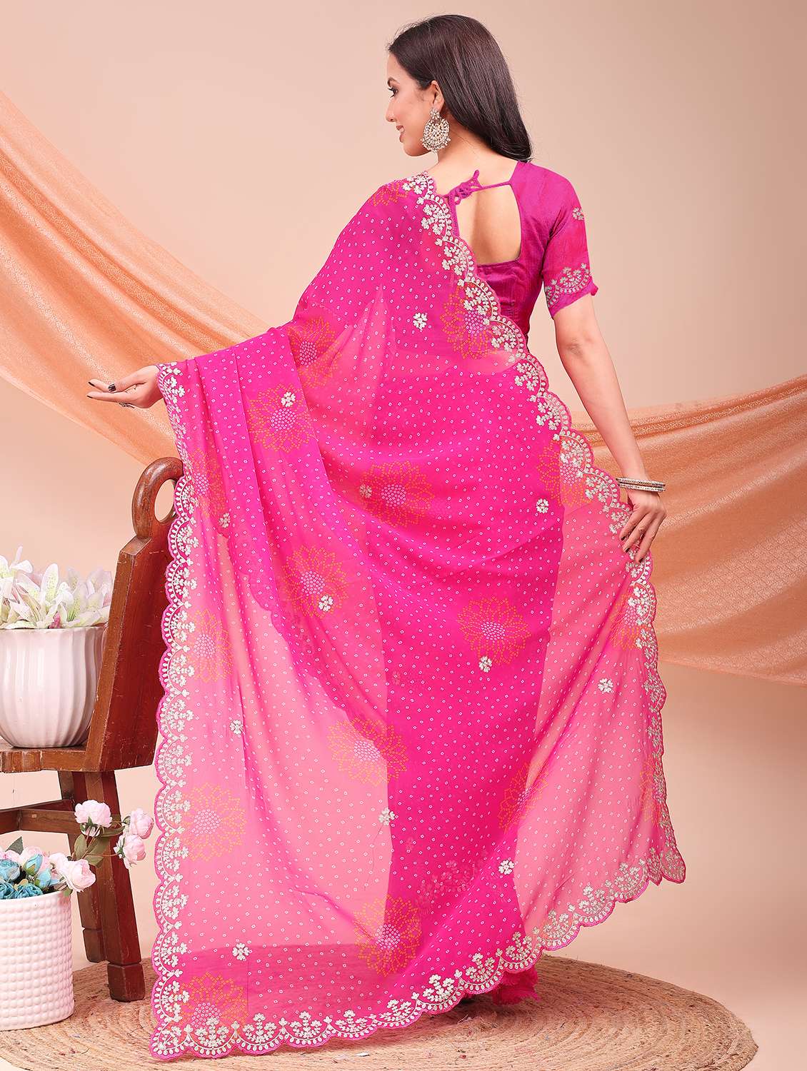 Women Bandhani Printed Saree With Blouse - 22606869 -  Standard Image - 4