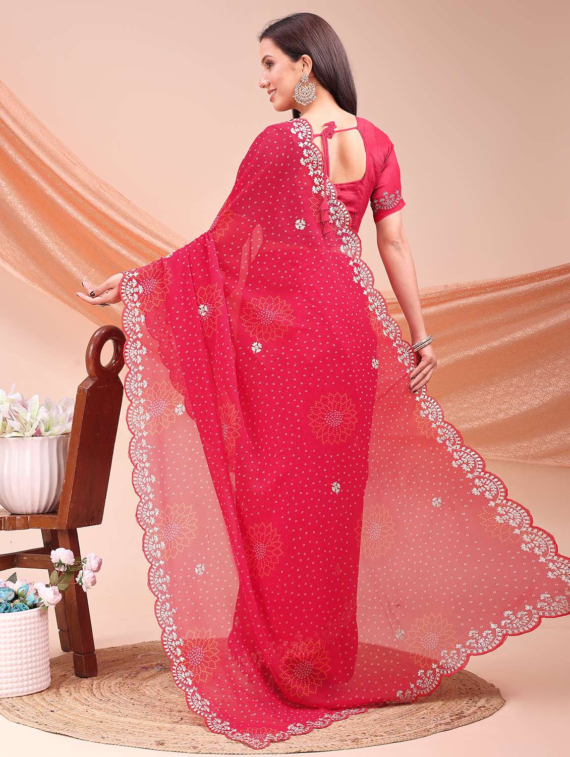 Women Bandhani Printed Saree With Blouse - 22606870 -  Standard Image - 4