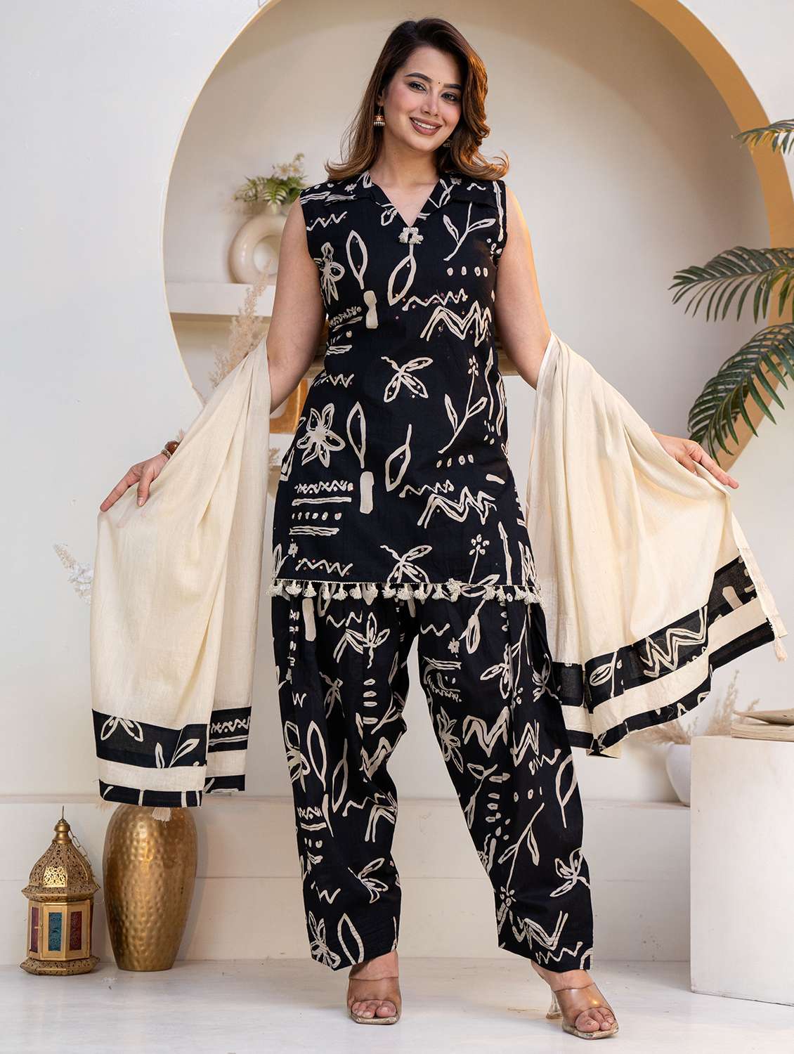 women printed sleeveless kurta salwar set with dupatta
